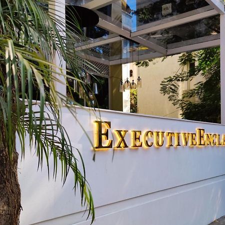 Executive Enclave Hotell Mumbai Exteriör bild