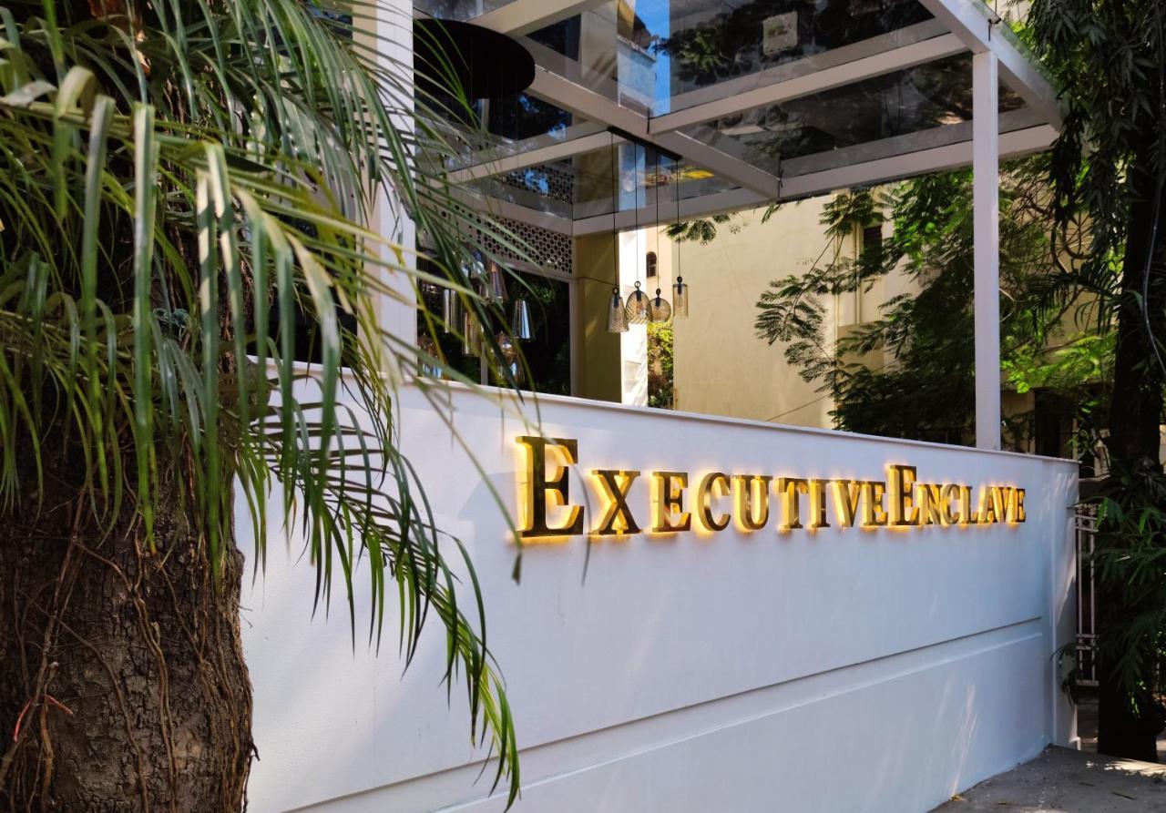 Executive Enclave Hotell Mumbai Exteriör bild